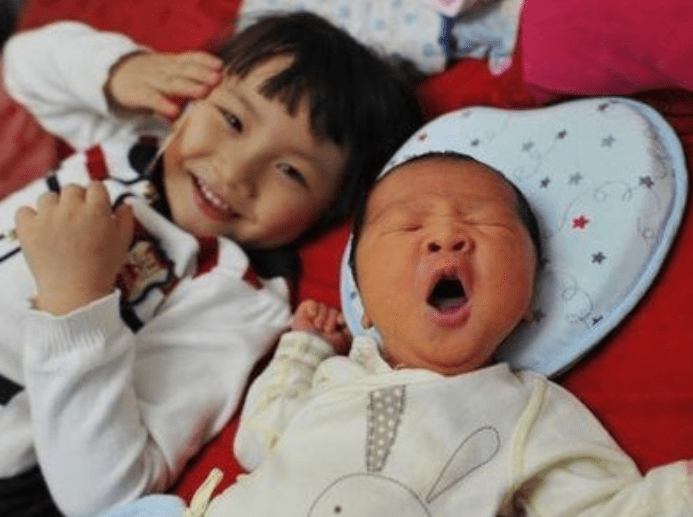 手指|第一胎宝宝这个“细节”，能暗示下一胎“性别”？有些老话还真准