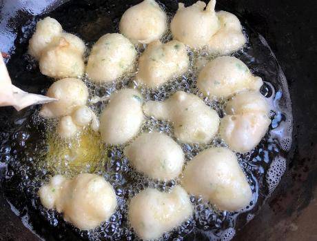 做法|家常版“鸡蛋泡芙”,咸香松软鼓大泡,无添加早餐吃着更放心