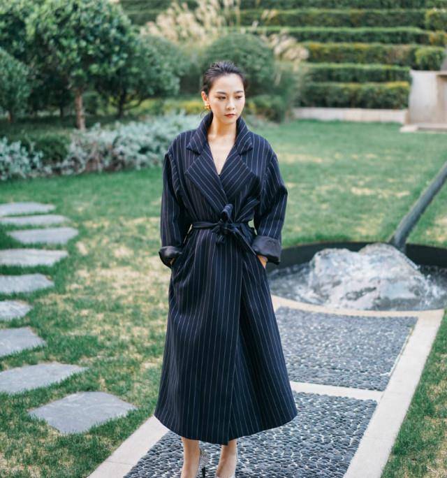 小个子|今秋这样穿风衣，“不配裙子”一样气质高级，八成小个子都爱了！