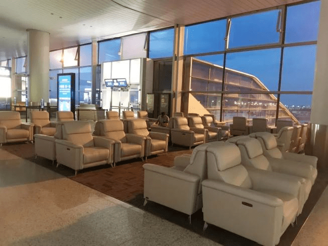芝华仕携手广州白云机场打造舒适头等舱候机体验