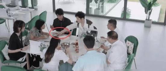 美食|平平无奇的《中餐厅》怎么就火了？