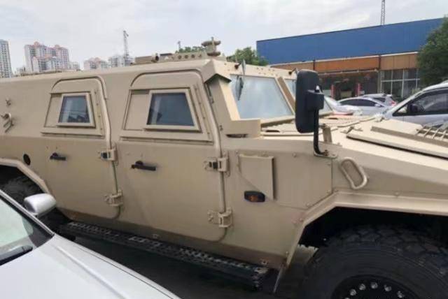 二手车场的不速之客 8缸柴油机 油耗30 汽车