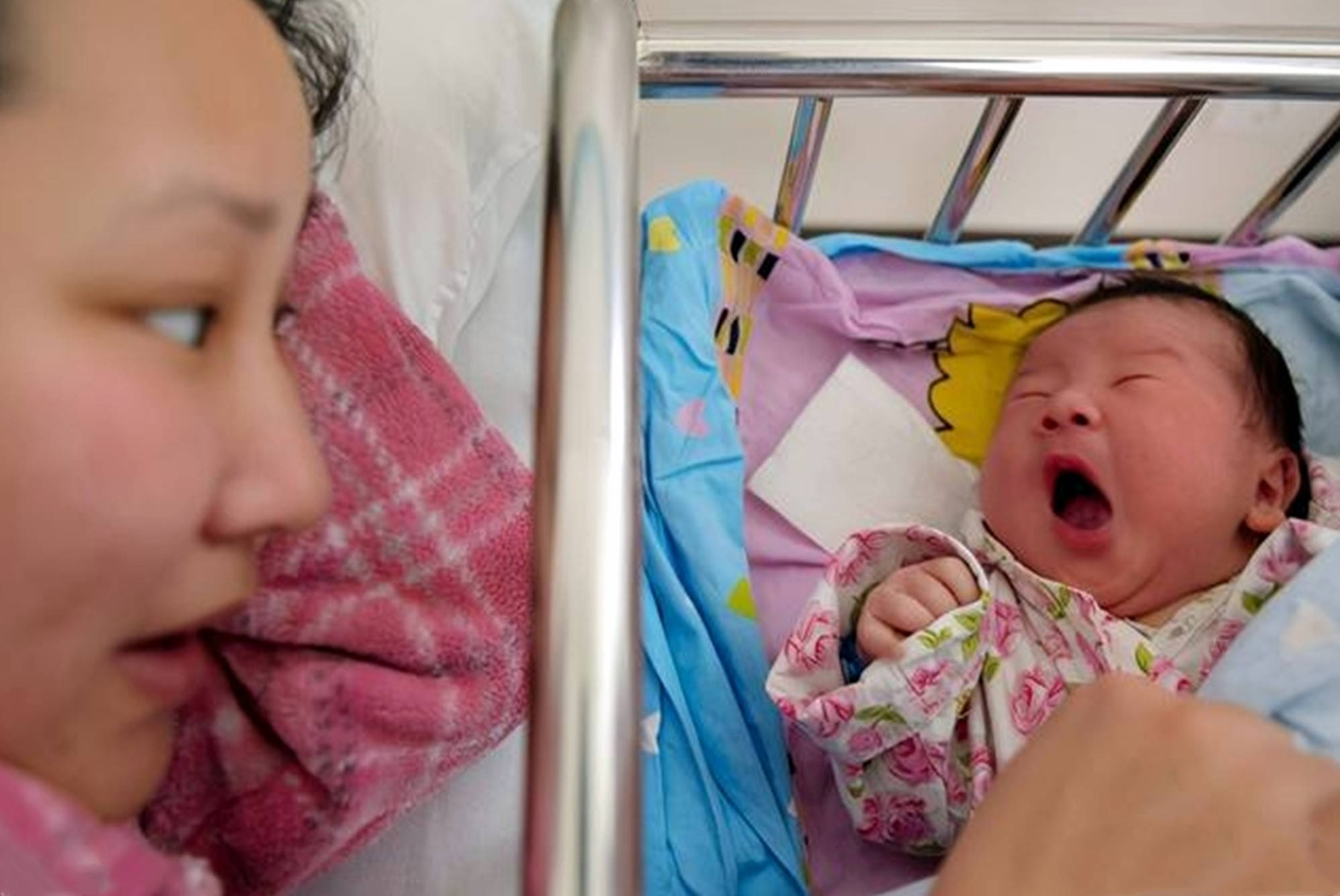 信用卡|生娃3个月，刷爆4张信用卡，28岁的我还能“生三胎”吗？