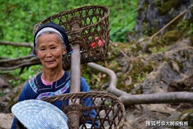 贵州有个神秘的地方，苗族人住洞穴里不愿搬出，夏天一点也不热