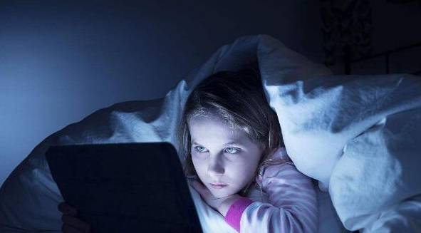 肾脏|肾病医生：在伤肾方面，抽烟、喝酒都比不上它