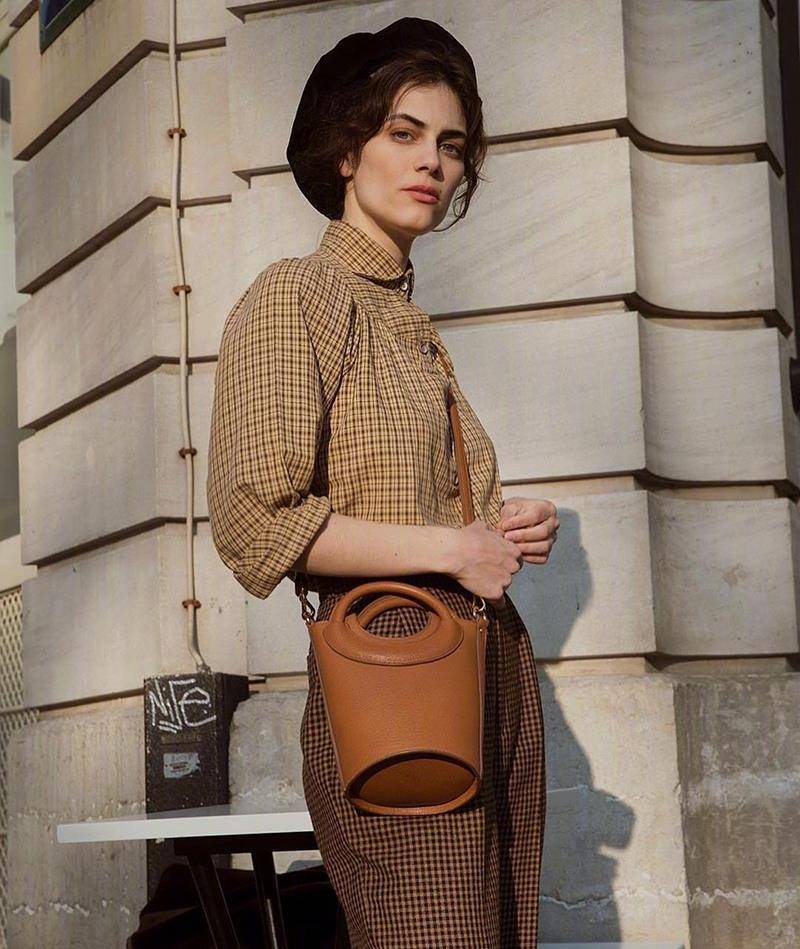 设计|今年秋天的流行色系穿搭，不是黑白灰，而是大地色，复古又高级