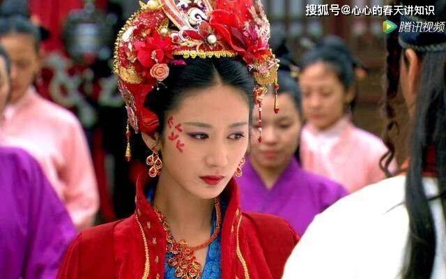 美人|十位眼尾贴花钿的古装美人，谭松韵惊艳杨怡经典，唯她最独特最美