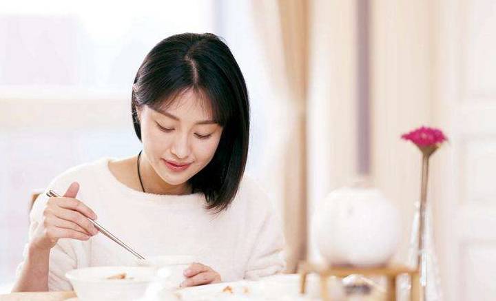 洗头|产后坐月子很重要，但是有四种月子最好别做，真的伤身