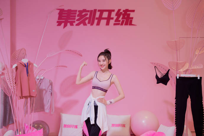时装|张若昀唐艺昕拍七夕大片，16500西装太贵气，果真是霸道总裁范儿