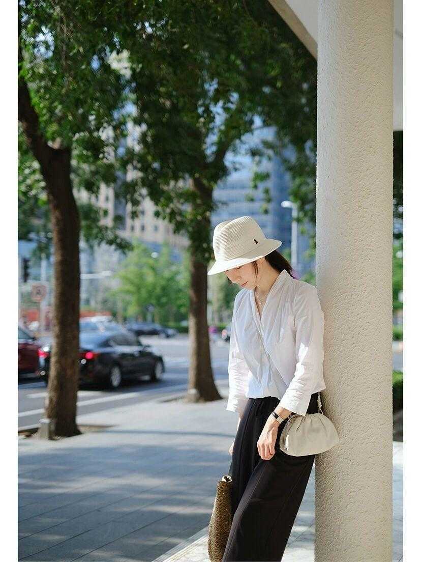 显得|高级穿搭与年龄无关，白衬衫搭配黑色阔腿裤，3、40岁也可以很美