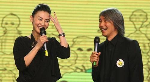 黑色|周星驰变化是真的大，和张柏芝再度同台，两人的颜值气质都不同了