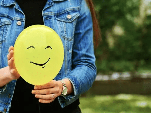 4.保持心情舒畅,乐观豁达,及时排解自己的不良情绪.3.