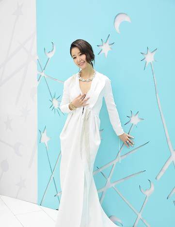 黑色|林心如气质感不在，看起来有点沧桑，全靠黑色服饰提气质