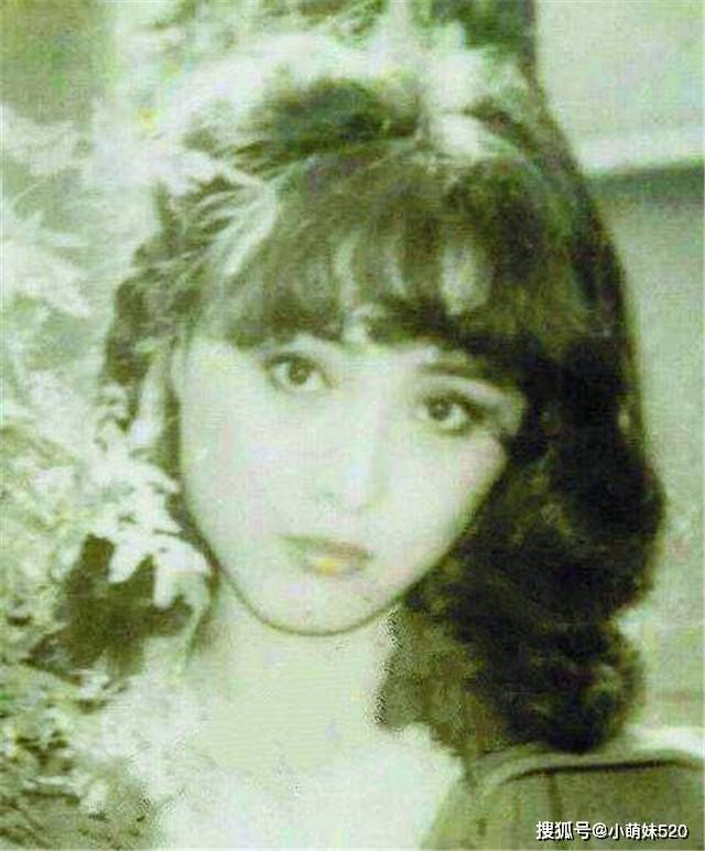 年轻时的刘晓莉,五官比刘亦菲还要精致,体态比刘亦菲还要婀娜,很多