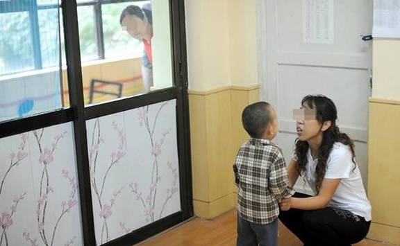 家长|“我们吃了很多苍蝇”，孩子表述不清，家长贸然质问闹出“乌龙”