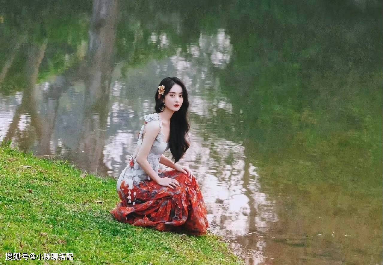 秘密|34岁赵丽颖逆袭时尚圈，当妈后颜值反而更高，秘密就在于穿搭上