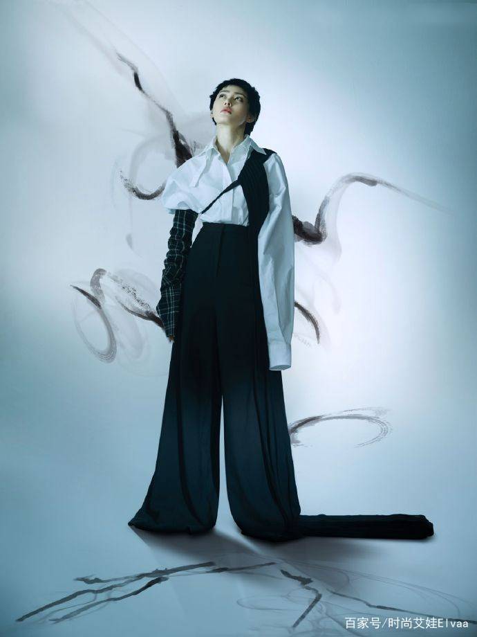 身材|张天爱高调拍片，穿“姨妈红”吊带裙秀超模身材，女人看了也羡慕