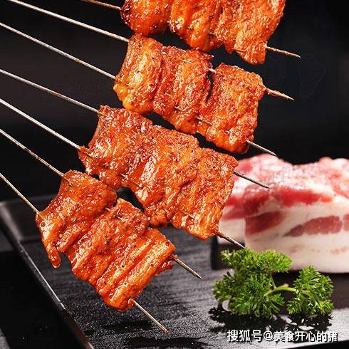 做法|五花肉还有这种吃法，一咬嘎嘣脆，做法简单，一次2斤不够吃
