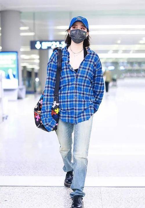 黑色|欧阳娜娜“变性”造型,男装打扮现身机场,网友:男友力爆棚!