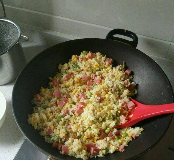 怎么做蛋炒饭不放火腿 9400c51811244aee829922651bc5c3de.jpeg