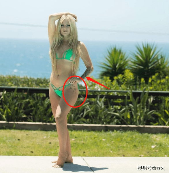 皮肤|艾薇儿晒比基尼造型！身材火辣姿势妩媚，皮肤光滑大腿纹身抢镜