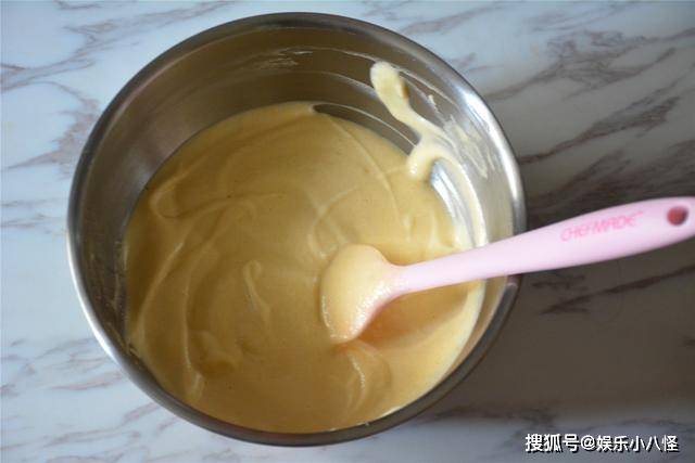 美食|宝贝，早餐给你准备你爱吃的肉松小贝蛋糕，咬一口满是肉松