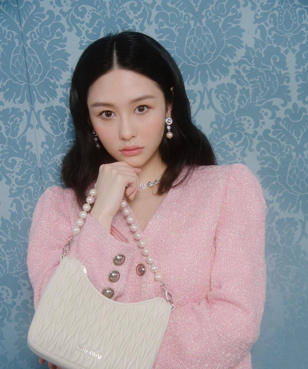 设计|青出于蓝胜于蓝，邱淑贞女儿晒美照，名媛风打扮比妈妈还要时尚