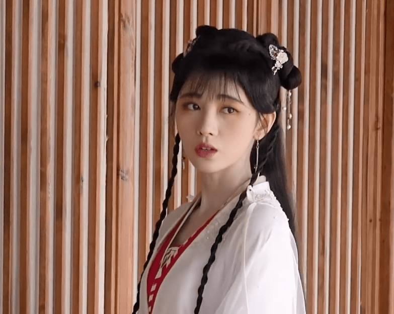 赵露思|?最新女星古装路透：热巴红赵露思红衣比美，看到鞠婧祎我沉默了