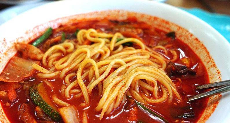 肉丝面|四位阿姨来幼儿园应聘做饭，一人做一碗面条，是你你录用谁？