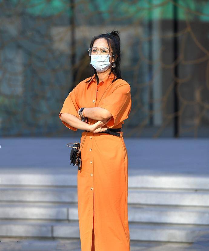 样式|雷同和撞衫都有违时尚,这些美女,把一样的明黄色穿出个个不同