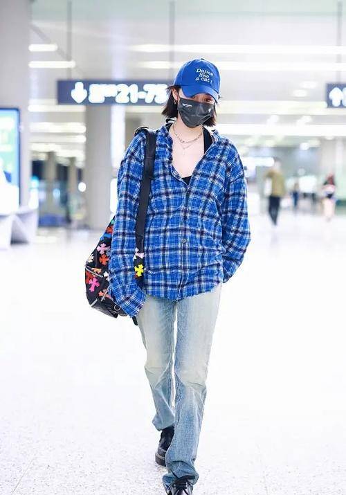 黑色|欧阳娜娜“变性”造型,男装打扮现身机场,网友:男友力爆棚!