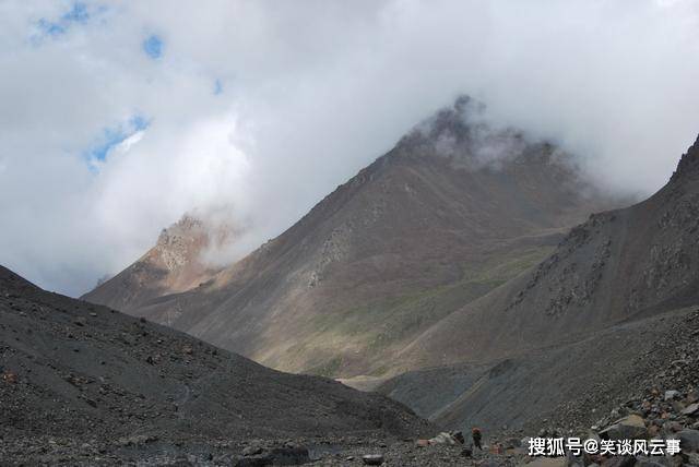 走近狼群守护的天山：遭遇阵雨一名队友失温