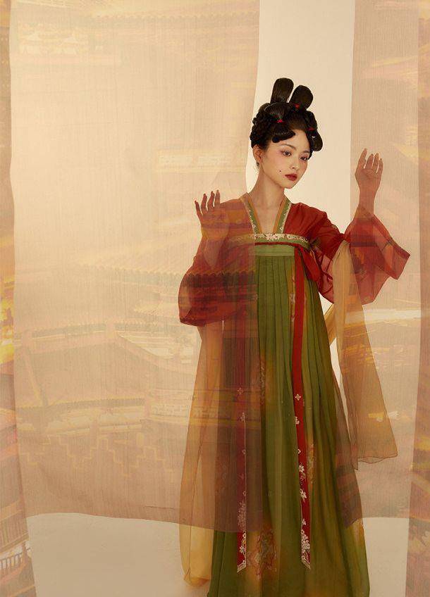 什么|别再误解“红配绿”了！瞧瞧“唐宫夜宴”联名款汉服，古典又惊艳