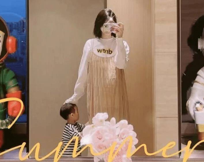 自律|32岁奚梦瑶在家养胎，日常不忘做瑜伽，自律运动的背后满是无奈