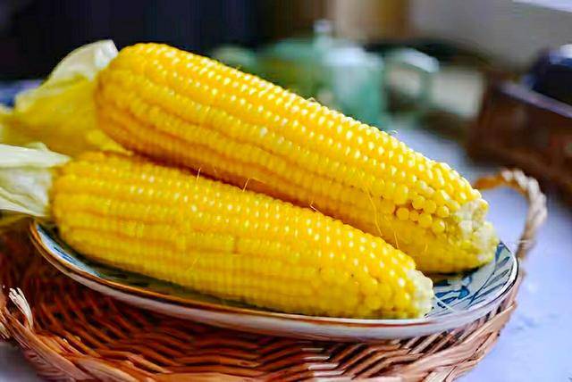 做法|煮玉米,用清水是“外行”,多加这2种调料,玉米个个香甜又软糯
