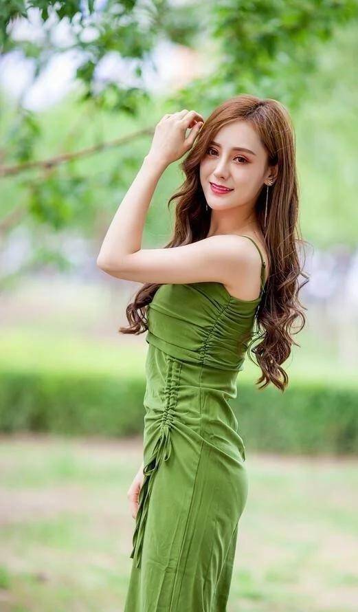 整体|穿搭少不了短裤的搭配，清爽靓丽又显腿长，穿出高挑的气势
