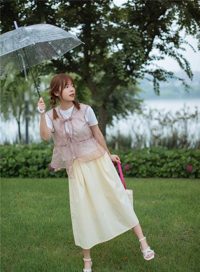 曲线|夏季的鞋子搭配要以舒适和清爽为主