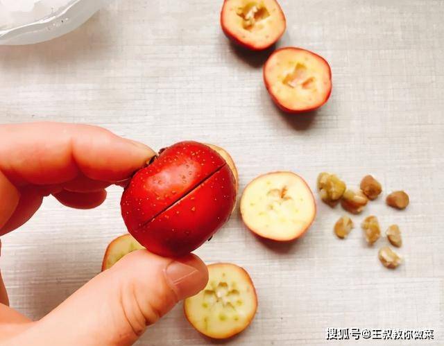 原创把苹果和山楂煮一煮味道香营养足隔三差五来一碗滋补又减脂