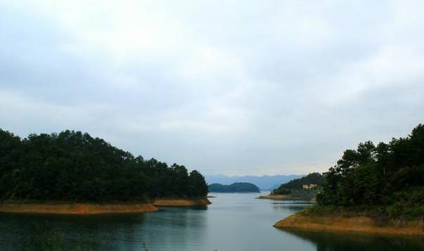 秋天走进诗情画意的杭州千岛湖，感触令人怦然心动的美景！