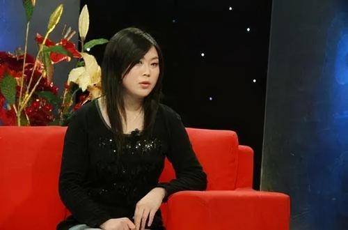 她的粉丝群人数从几十人暴涨到一万人,在前景一片大好之时,任月丽却