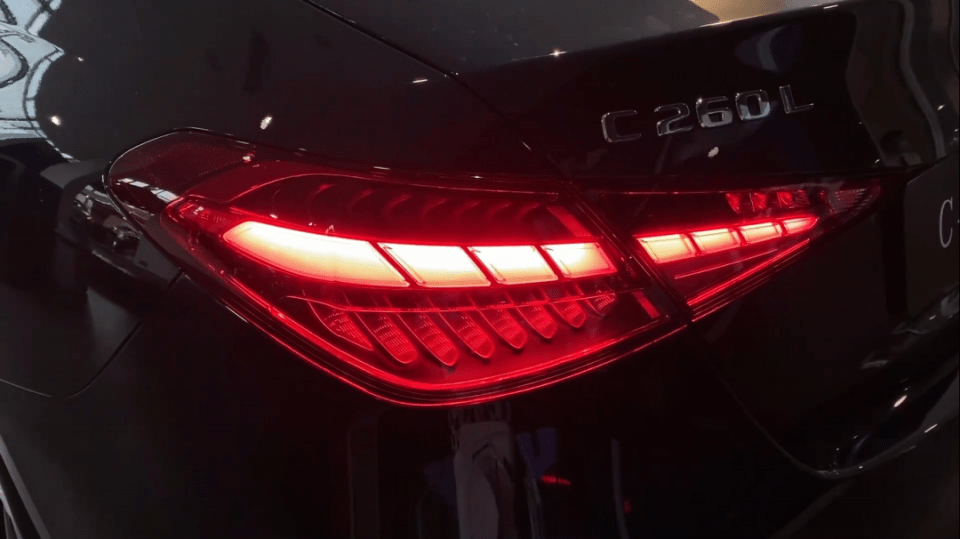 探店实拍新一代奔驰c级 让3系失去一半潜客 乐惠车