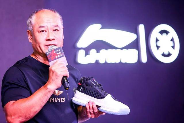 原创李宁当年有多火去香港为梅艳芳颁奖何鸿燊在台下静静听他唱歌