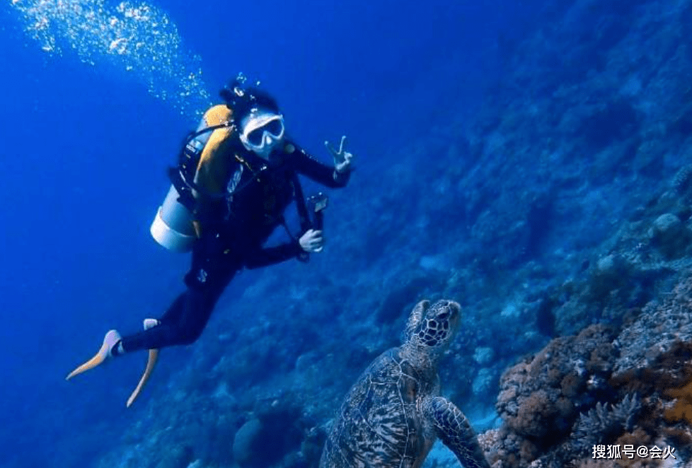 黑色|陈意涵晒孕期运动照!趴在地上不见孕肚,一字马劈开毫不费力