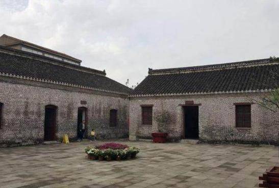 淮北的一处古城墙，曾由“省保”升级为“国保”，如今成为墓地