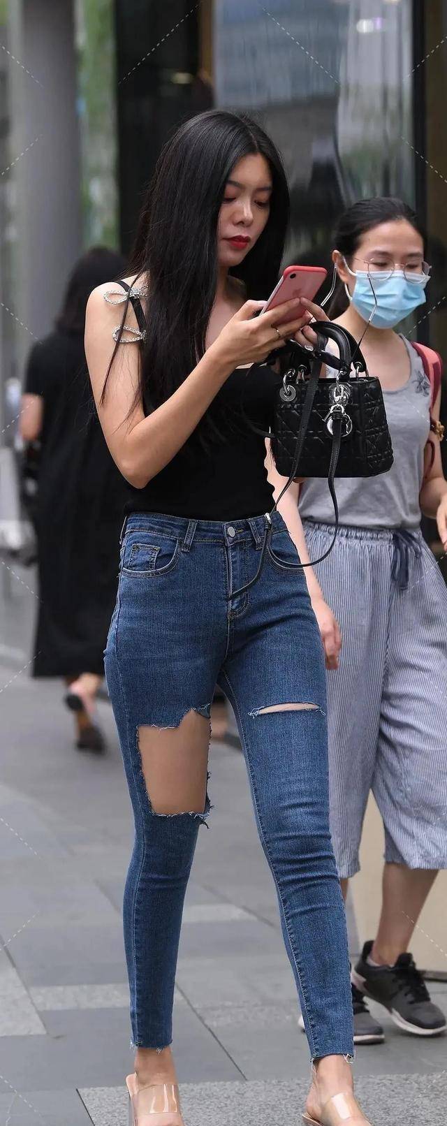 显得|高贵优雅的瑜伽裤穿搭塑造女性优雅高贵，显得美腿修长，女神气质
