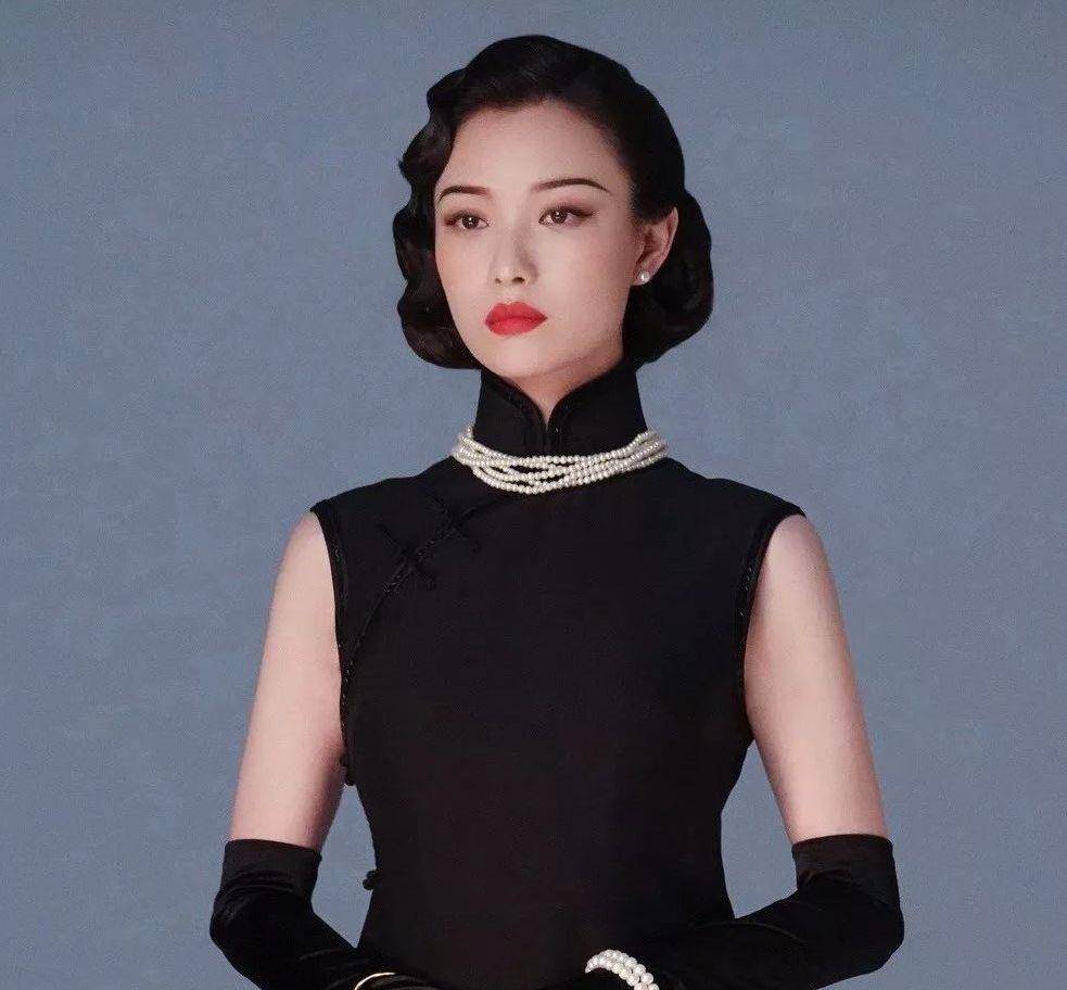 杜若溪|旗袍配珍珠会是怎么样的气质呢？看苏提达王后搭配旗袍你就懂了！