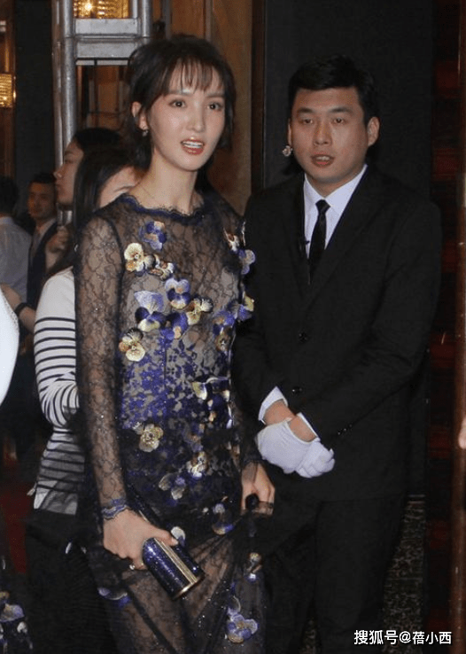 出圈|金晨有舞蹈家身材就是敢穿，一袭半透视连衣裙亮相，轻松美出圈