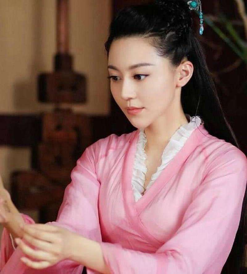 凤九|八大女星粉衣,杨紫俏皮可爱,看到热巴才知道才懂啥叫倾国倾城