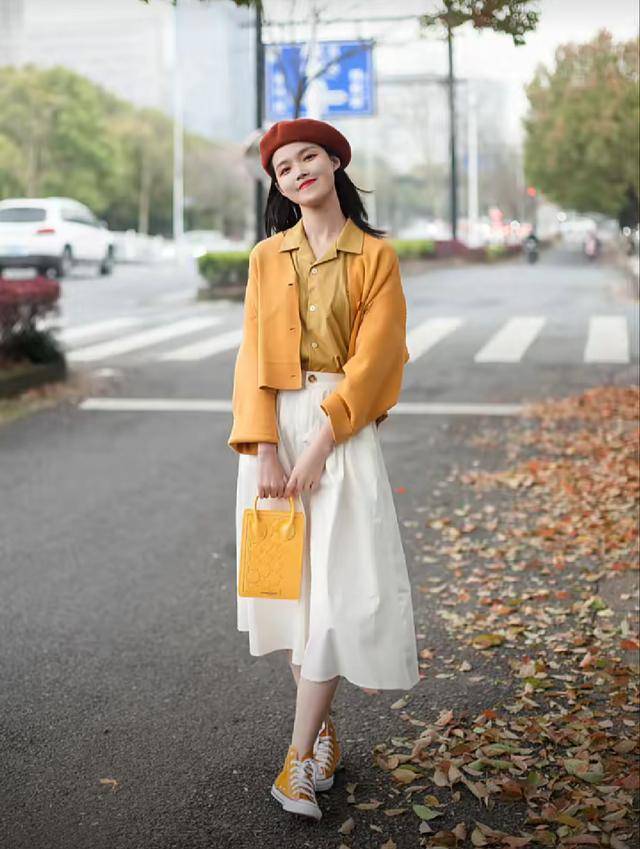 黑色|“半身裙”早秋这样穿，优雅温婉又可人