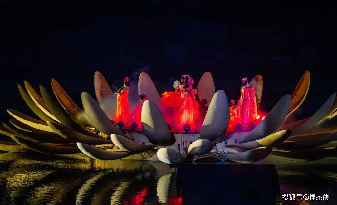 梦回盛宴，解析梦见很多人一起在我家吃大鱼的深层含义